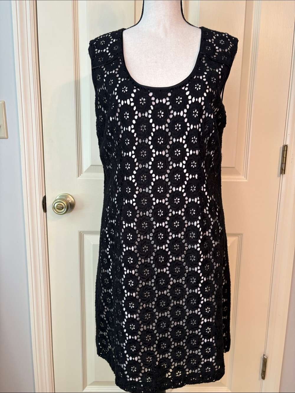 Tahari Black Eyelet Lace Overlay Shift Dress Size M Retro